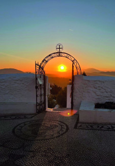 Tor mit Sonnenuntergang