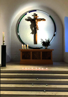 Altar in der Erlöserkirche Mühldorf