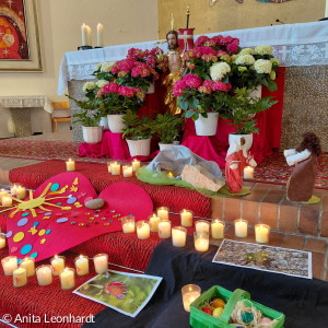 Altar beim ökumenischen Ostergottesdienst in der kath. Kirche in Schwindegg