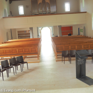 Blick auf Empore und Orgel in der Erlöserkirche